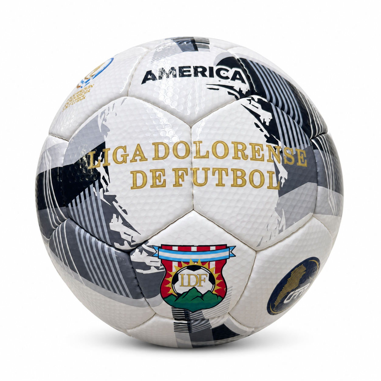 Pelota con inscripción Liga Dolorense de Fútbol